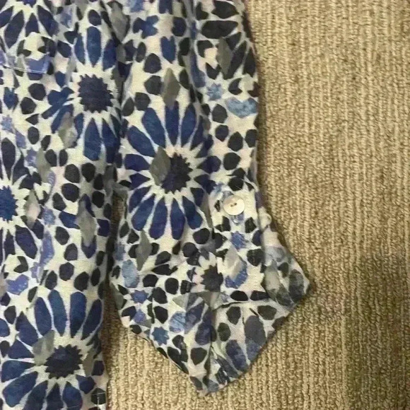 6P gorgeous blue and white button up blouse - Picture 7 of 11